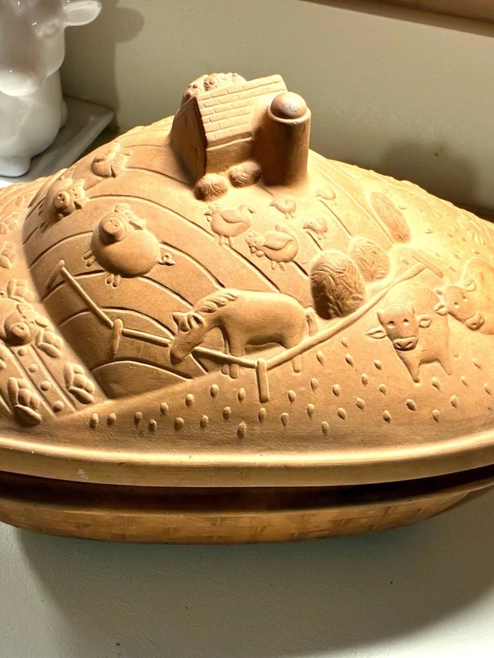 Vintage Gallery Originals 1984 Ceramic dutch oven Farm Scene -
